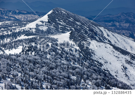 小至仏山から見る残雪期の笠ヶ岳 小至仏山から見る残雪期の笠ヶ岳 132886435