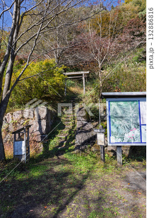 道の駅霊山たけやま 嵩山への登山口 東登山口 道の駅霊山たけやま 嵩山への登山口 東登山口 132886816