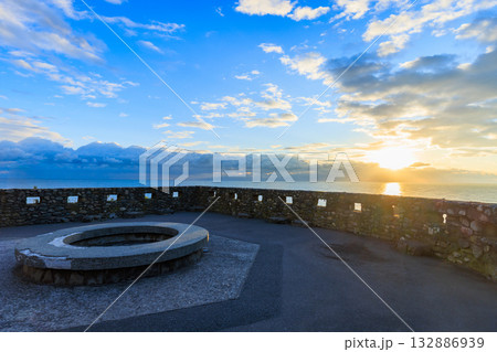 秋の葦毛崎展望台と朝日 青森県八戸市 秋の葦毛崎展望台と朝日 青森県八戸市 132886939
