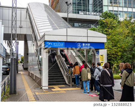 新交通ゆりかもめ「豊洲駅」1A出入口 132888023