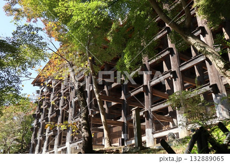 紅葉の始まった京都音羽山清水寺 132889065