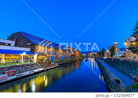 北海道 小樽市 小樽運河の夜景 北海道 小樽市 小樽運河の夜景 132889077