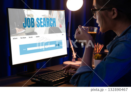 Online job search on brisk website for worker to search for job opportunities 132890467