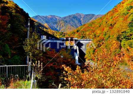大井川源流と秋の紅葉 大井川源流と秋の紅葉 132891840