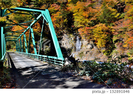 大井川源流と秋の紅葉 大井川源流と秋の紅葉 132891846