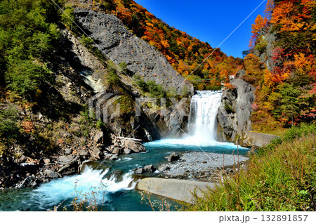 大井川源流と秋の紅葉 大井川源流と秋の紅葉 132891857