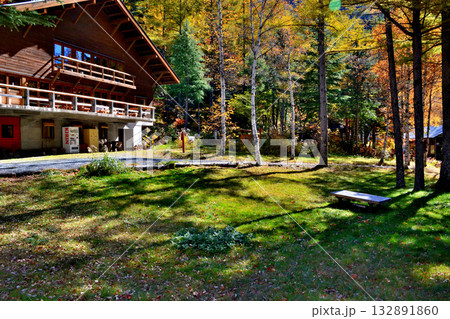 大井川源流と秋の紅葉 132891860