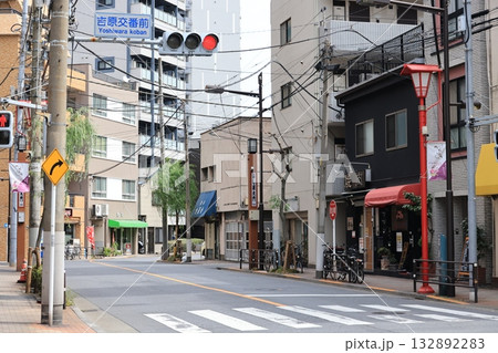 東京都台東区千束吉原大門に続く道の風景 132892283