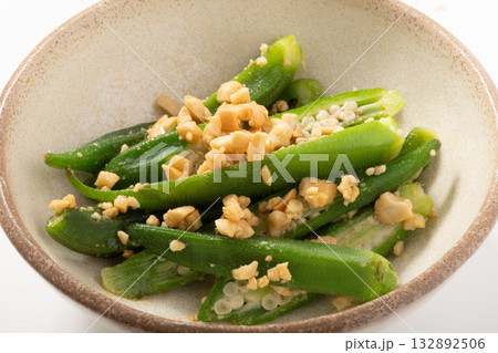 オクラ　ピーナッツあえ 132892506