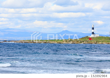 秋の大間埼灯台　青森県大間町 132892964