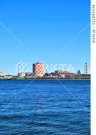 横浜市 鶴見線 海芝浦駅から見た京浜 工場地帯 JFEスチール 132893438