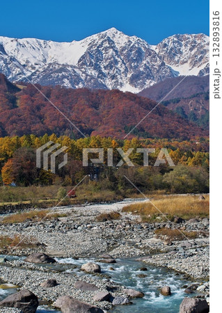 白馬大橋からの白馬三段紅葉と松川 132893816