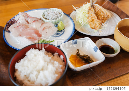 おいしいお刺身定食 132894105