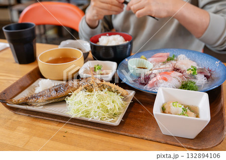 おいしいお刺身定食 132894106