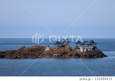 日和山海岸 海に浮かぶ後ヶ島 日和山海岸 海に浮かぶ後ヶ島 132894435