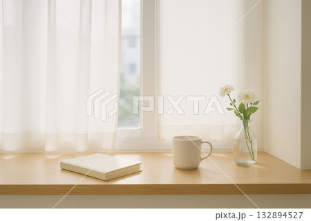 風が差し込む窓辺 132894527