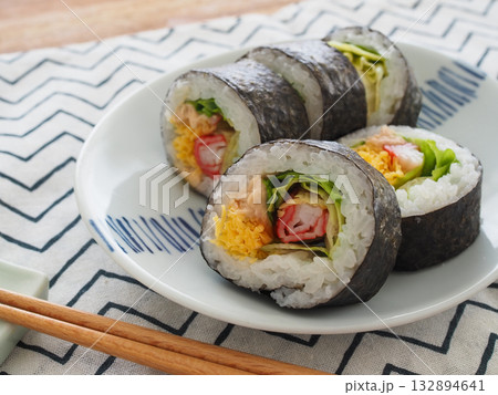 おいしいサラダ巻き 132894641