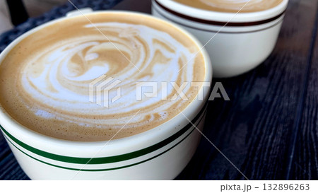 ハートと渦巻きのカプチーノ 132896263