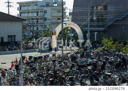 大阪府松原市 まつばらマルシェ開催時の松原市中央公園 臨時駐輪場と入場門の記録写真 安全対策資料 132896276