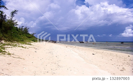 沖縄県八重山諸島多良間島の海岸 沖縄県八重山諸島多良間島の海岸 132897003