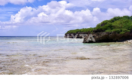 沖縄県八重山諸島多良間島の海岸 132897006