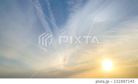 弓張岳展望台の美しい飛行機雲 132897145