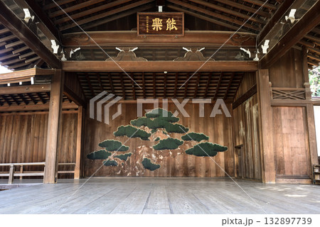 靖国神社　能楽堂 132897739