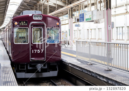 【能勢電鉄】川西能勢口駅に停車する普通列車 132897820