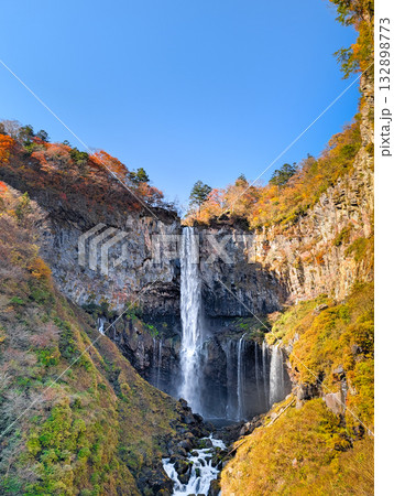 栃木県日光市の華厳の滝　紅葉 132898773