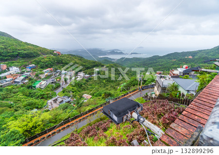 台湾　雨の九分 132899296