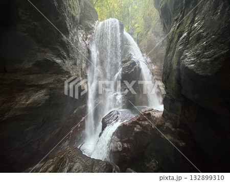 雨竜の滝横構図 132899310