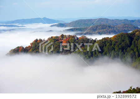 紅葉の天空の山城2640 132899572