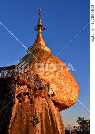 ミャンマー、チャイティーヨ、チャイティーヨ・パゴダ、ゴールデンロック ミャンマー、チャイティーヨ、チャイティーヨ・パゴダ、ゴールデンロック 132899612