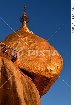 ミャンマー、チャイティーヨ、チャイティーヨ・パゴダ、ゴールデンロック 132899613