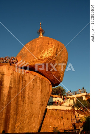 ミャンマー、チャイティーヨ、チャイティーヨ・パゴダ、ゴールデンロック ミャンマー、チャイティーヨ、チャイティーヨ・パゴダ、ゴールデンロック 132899614