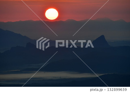 ミャンマー、チャイティーヨ、日の出、サンライズ、朝霧 132899639