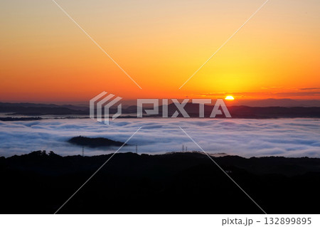 日の出と雲海2167 132899895