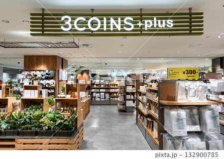 3COINS+plus 東急百貨店吉祥寺店でお買物　東京都武蔵野市吉祥寺本町 132900785
