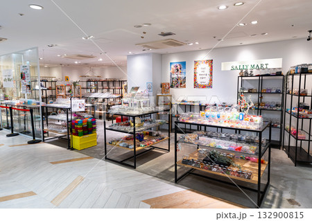Sally Mart 吉祥寺店　東京都武蔵野市吉祥寺本町 132900815