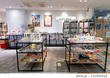 Sally Mart 吉祥寺店でお買物 東京都武蔵野市吉祥寺本町 Sally Mart 吉祥寺店でお買物 東京都武蔵野市吉祥寺本町 132900816