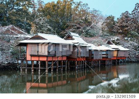 冬の長岡天満宮　錦水亭 132901509