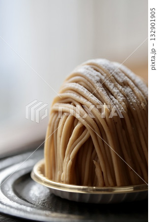 和栗のモンブランケーキ 栗のお菓子 和栗のモンブランケーキ 栗のお菓子 132901905