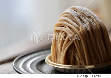 和栗のモンブランケーキ 栗のお菓子 和栗のモンブランケーキ 栗のお菓子 132901907