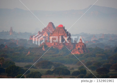 ミャンマー、バガン、バガン・ビューイング・タワーからの眺め、スラマニ寺院、ダマヤンジー寺院 132901961