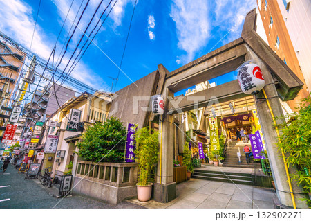 日本の東京都市景観 新橋・烏森神社などを望む日＝11月4日 132902271