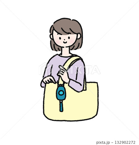 防犯ブザーをカバンにつけた女性 132902272