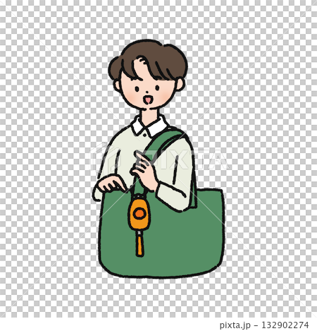 防犯ブザーをカバンにつけた男性 132902274