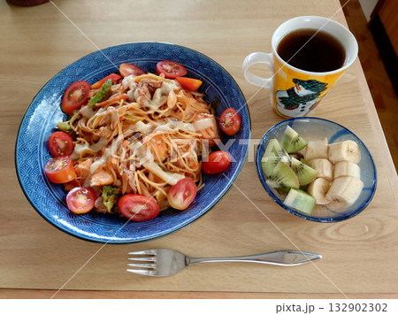 町の喫茶店(純喫茶)で食べる定番のランチセット~スパゲッティ・ナポリタン,デザート・コーヒー付き 町の喫茶店(純喫茶)で食べる定番のランチセット~スパゲッティ・ナポリタン,デザート・コーヒー付き 132902302
