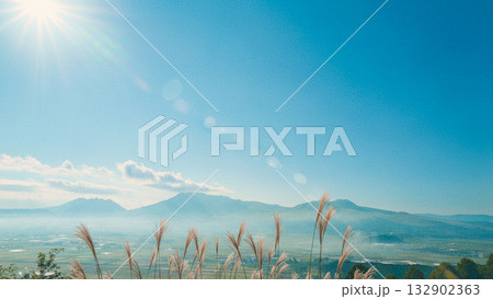阿蘇の雲海に浮かぶススキ 132902363