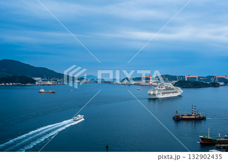 長崎港客船出港（Dream）女神大橋から【長崎市】 132902435